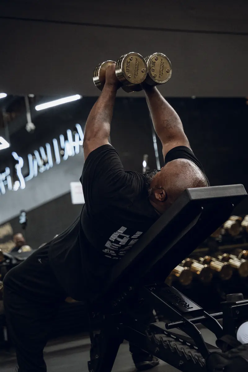 The Strategies Experienced Lifters Use to Build Muscle Without Gaining Excess Fat